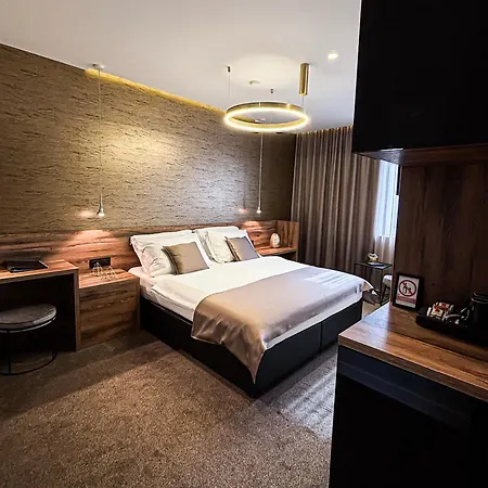 Calma Luxury Bed and Breakfast 4*