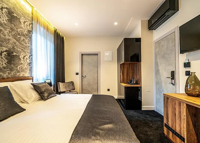 Calma Luxury Bed and Breakfast 4*
