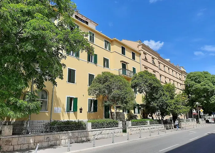 Calma Luxury Bed and Breakfast 4*