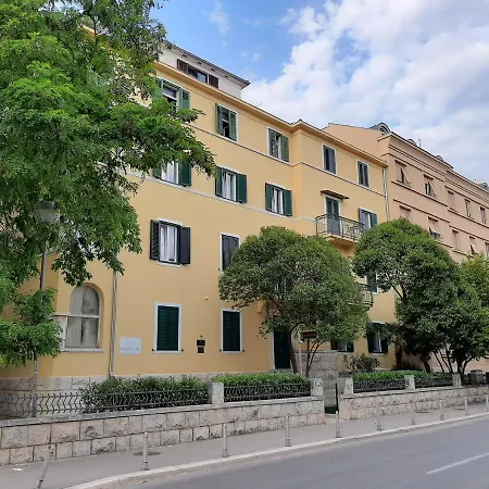 Calma Luxury B&B 스플리트