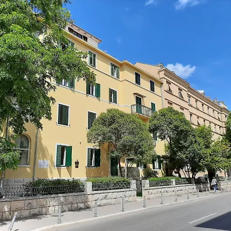 Calma Luxury Bed & Breakfast 4*