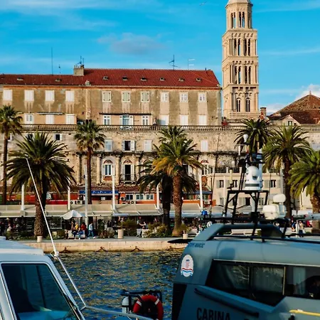 לינה וארוחת בוקר Calma Luxury ספליט